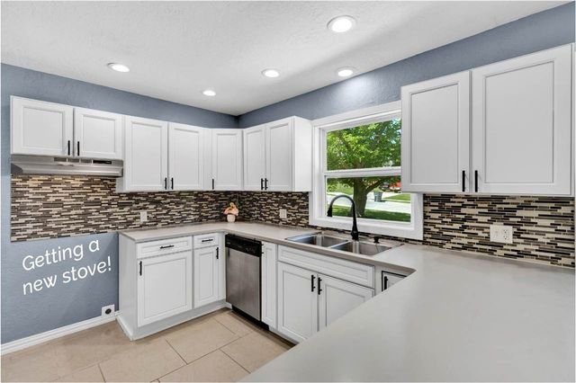 6 SW 51st St, Lawton, OK 73505