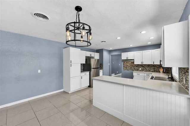 6 SW 51st St, Lawton, OK 73505
