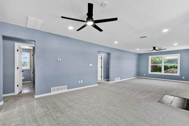 6 SW 51st St, Lawton, OK 73505