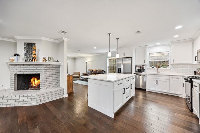 25 Park Place, Richardson, TX 75081