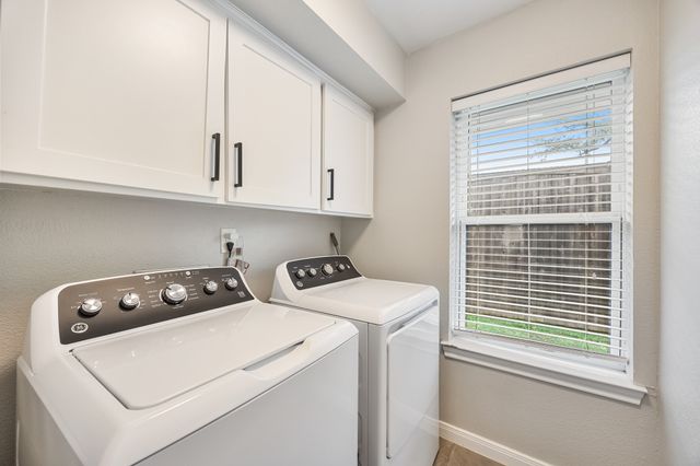 25 Park Place, Richardson, TX 75081