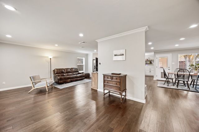 25 Park Place, Richardson, TX 75081