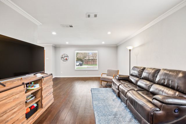 25 Park Place, Richardson, TX 75081