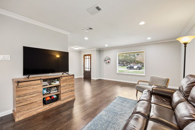 25 Park Place, Richardson, TX 75081