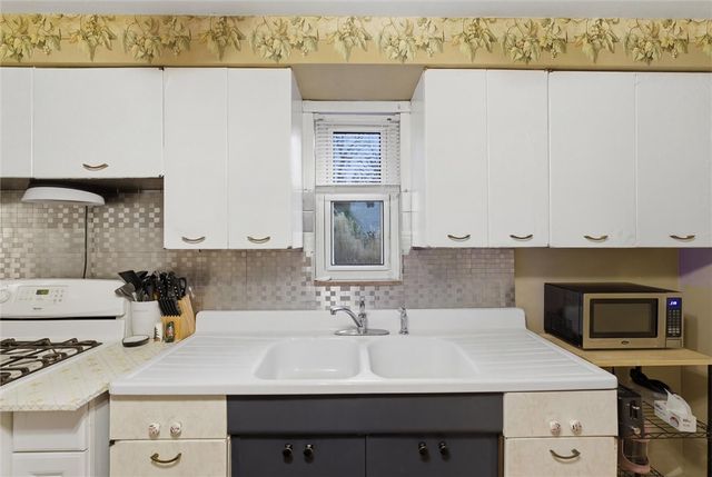 2013 Woodward Ave, Brookline, PA 15226