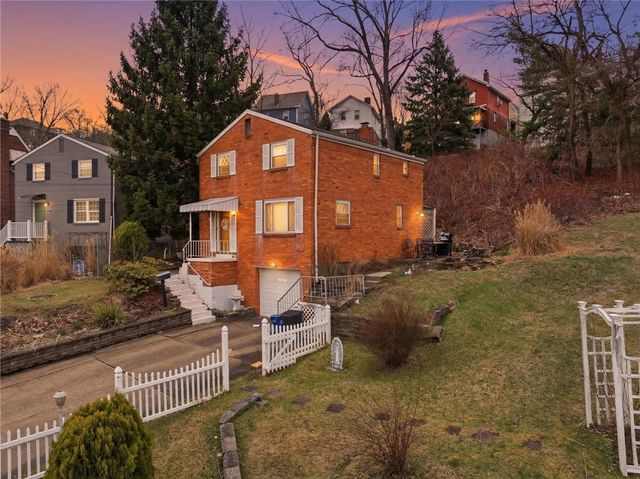 2013 Woodward Ave, Brookline, PA 15226