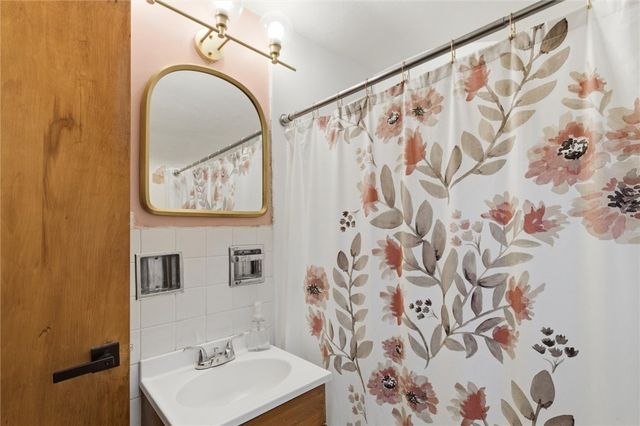 2013 Woodward Ave, Brookline, PA 15226