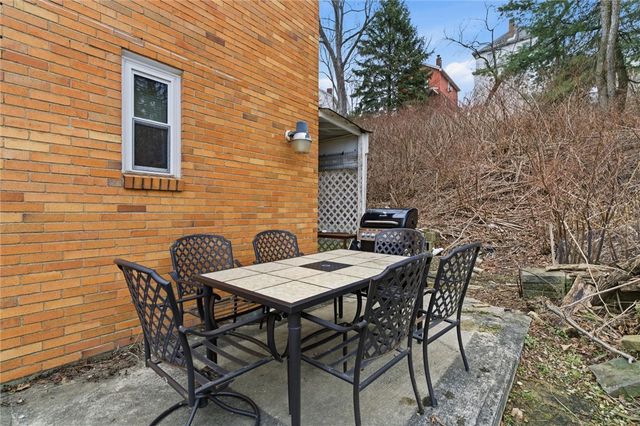 2013 Woodward Ave, Brookline, PA 15226