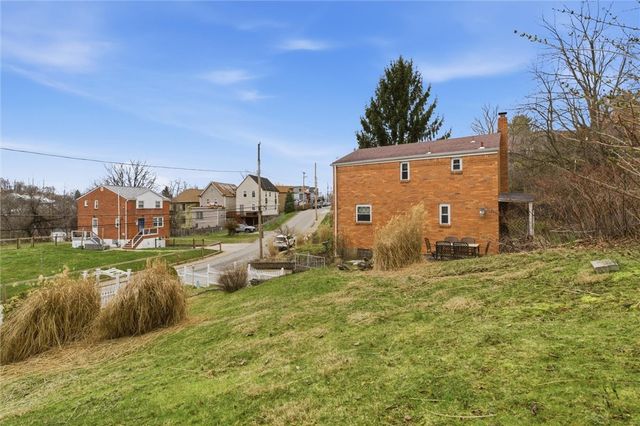 2013 Woodward Ave, Brookline, PA 15226