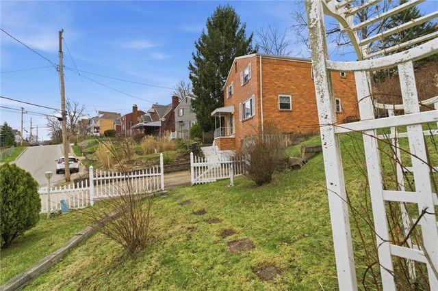 2013 Woodward Ave, Brookline, PA 15226