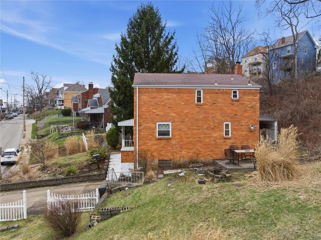 2013 Woodward Ave, Brookline, PA 15226