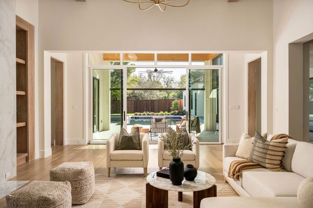 6207 Joyce Way, Dallas, TX 75225
