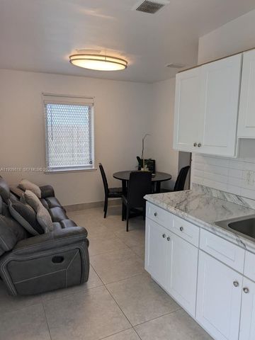 2116 Monroe Ter, Hollywood, FL 33020