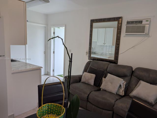 2116 Monroe Ter, Hollywood, FL 33020