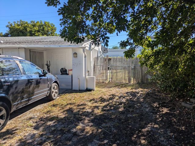 2116 Monroe Ter, Hollywood, FL 33020