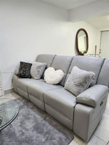 2116 Monroe Ter, Hollywood, FL 33020