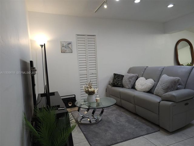 2116 Monroe Ter, Hollywood, FL 33020