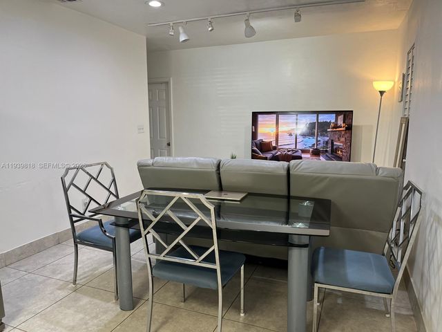 2116 Monroe Ter, Hollywood, FL 33020