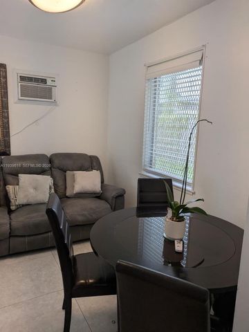 2116 Monroe Ter, Hollywood, FL 33020