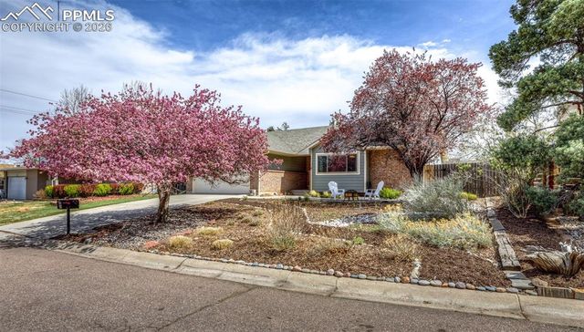 139 Palisade Circle, Manitou Springs, CO 80829