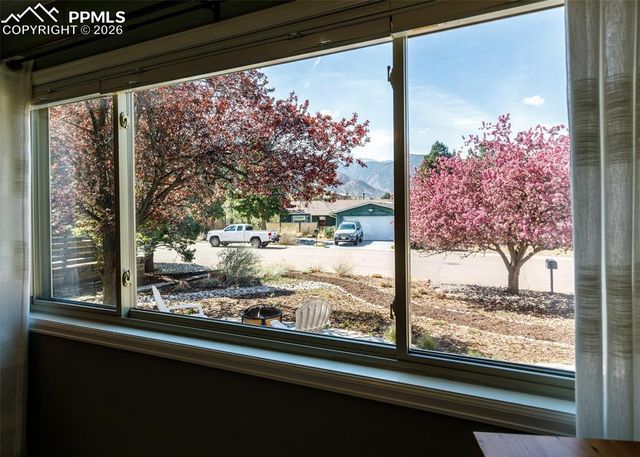 139 Palisade Circle, Manitou Springs, CO 80829