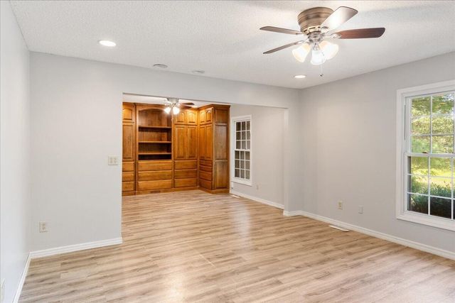 4944 South Jackson Circle, Springfield, MO 65804