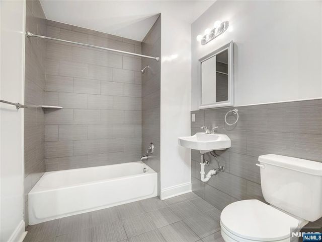 90 Clinton 204, Newark, NJ 07114