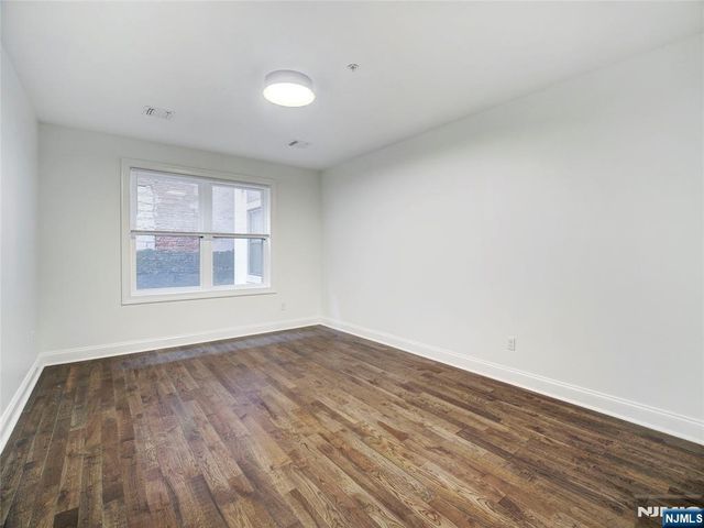 90 Clinton 204, Newark, NJ 07114