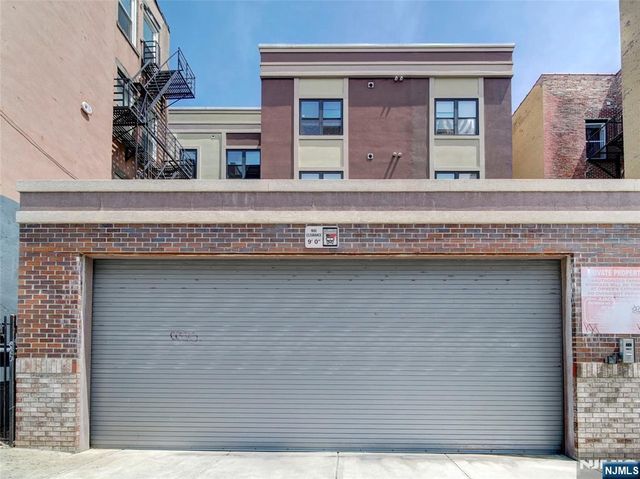 90 Clinton 204, Newark, NJ 07114