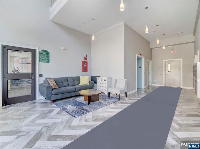 90 Clinton 204, Newark, NJ 07114