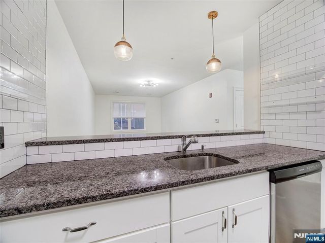 90 Clinton 204, Newark, NJ 07114