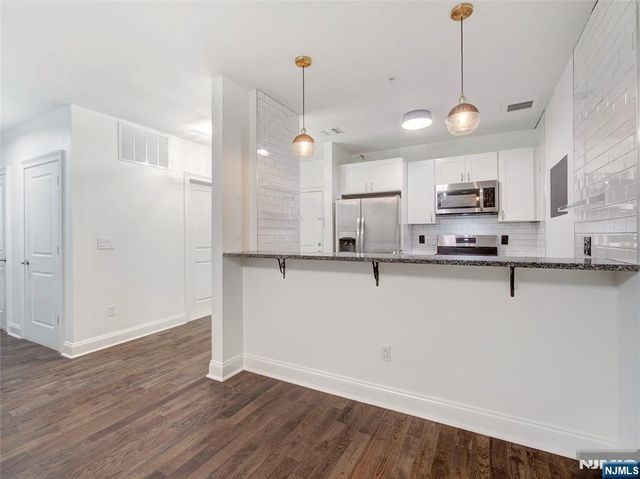 90 Clinton 204, Newark, NJ 07114