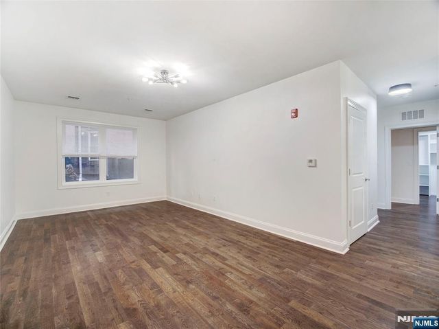 90 Clinton 204, Newark, NJ 07114