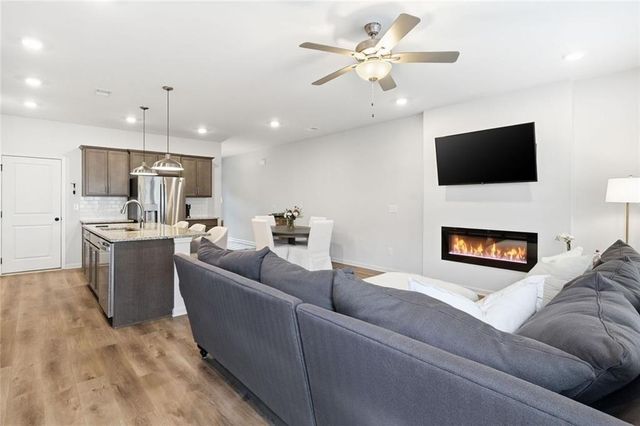 374 Mountain S Boulevard 23, Jasper, GA 30143