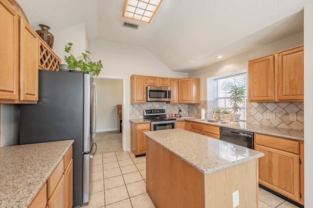 6102 Hawkeye Road, Rowlett, TX 75089