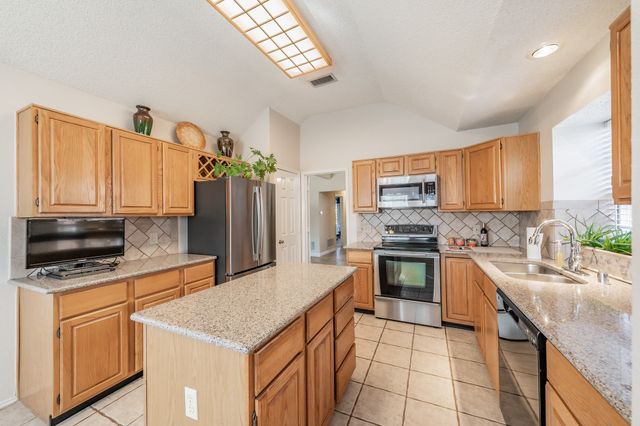 6102 Hawkeye Road, Rowlett, TX 75089