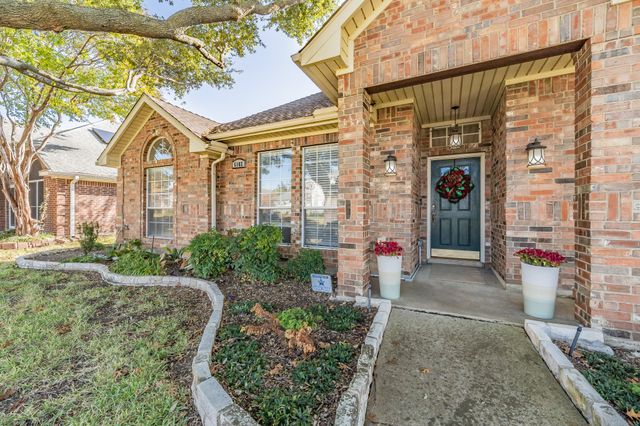 6102 Hawkeye Road, Rowlett, TX 75089