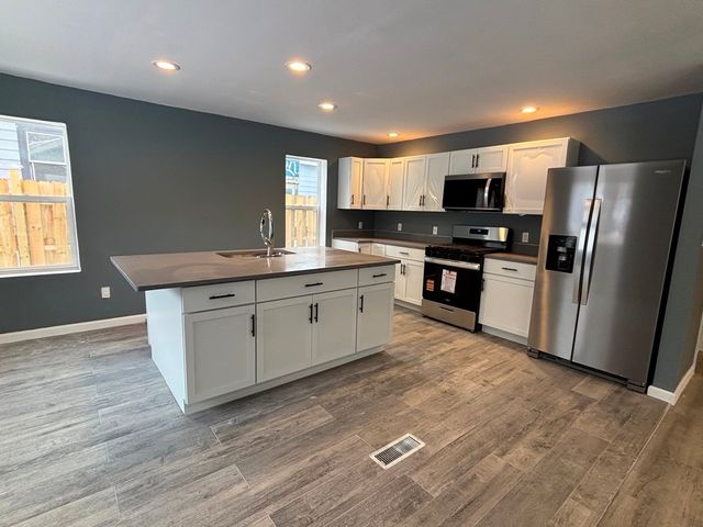 3137 Collins Avenue, Rockford, IL 61109