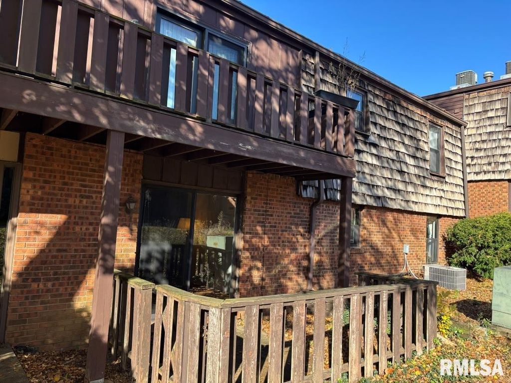 1921 Jeanette Ln Apt 2, Springfield, IL 62702