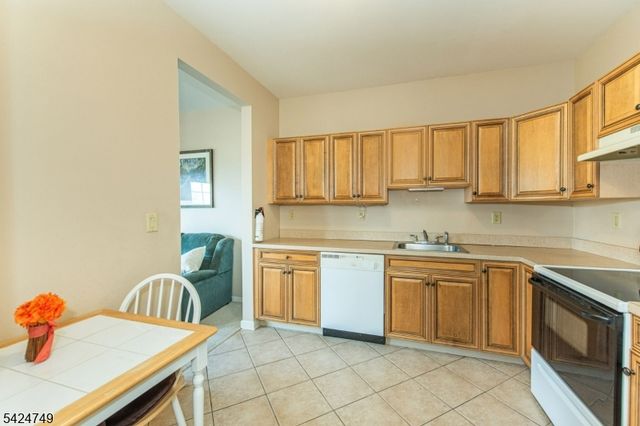 375 Rifle Camp Rd 202, Woodland Park, NJ 07424