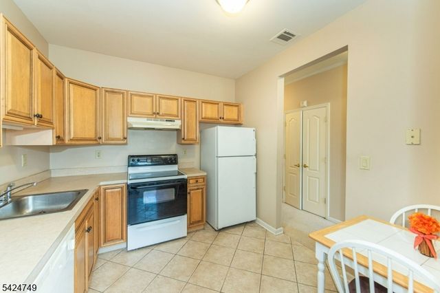 375 Rifle Camp Rd 202, Woodland Park, NJ 07424