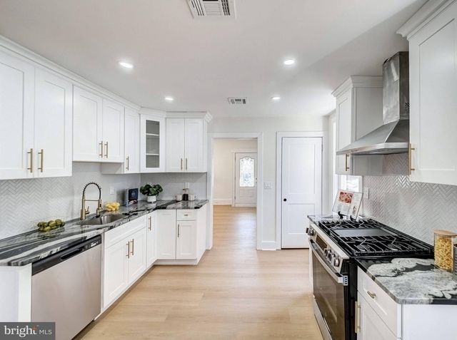 12 VINE ST, Monroe Township, NJ 08831