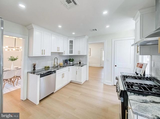 12 VINE ST, Monroe Township, NJ 08831