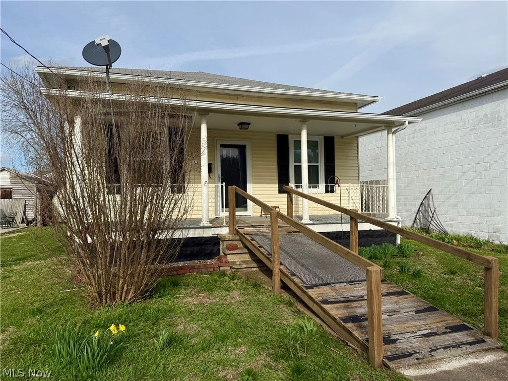 113 Creel Street, St Marys, WV 26170