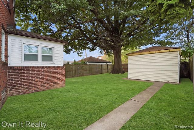 17327 Hartwell Street, Detroit, MI 48235