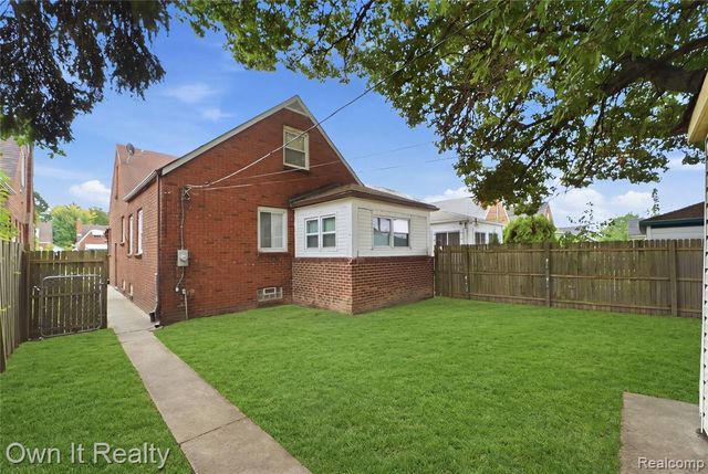 17327 Hartwell Street, Detroit, MI 48235