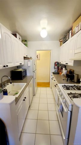 66-15 Thornton Place 2G, Rego Park, NY 11374