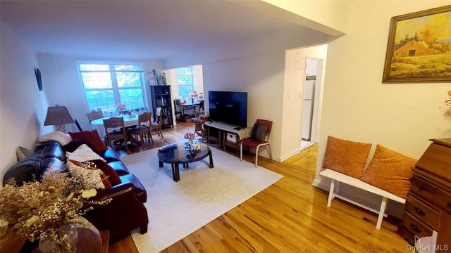 66-15 Thornton Place 2G, Rego Park, NY 11374