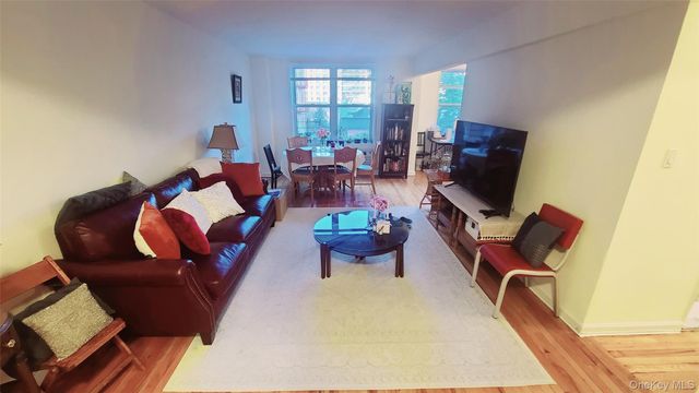 66-15 Thornton Place 2G, Rego Park, NY 11374