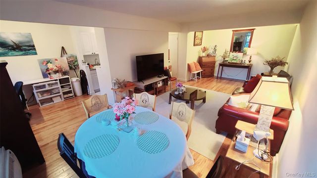 66-15 Thornton Place 2G, Rego Park, NY 11374